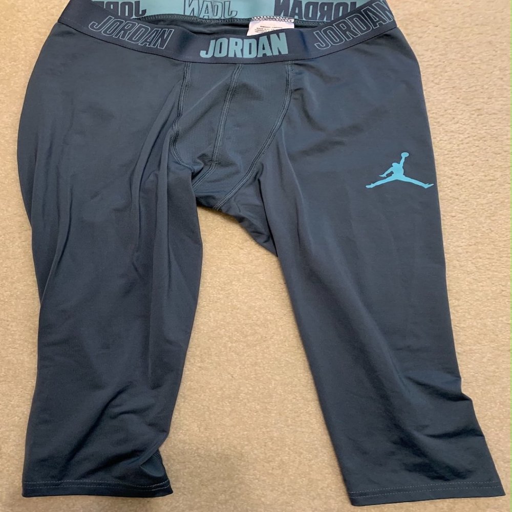 Jordan 3/4 Legging Size L